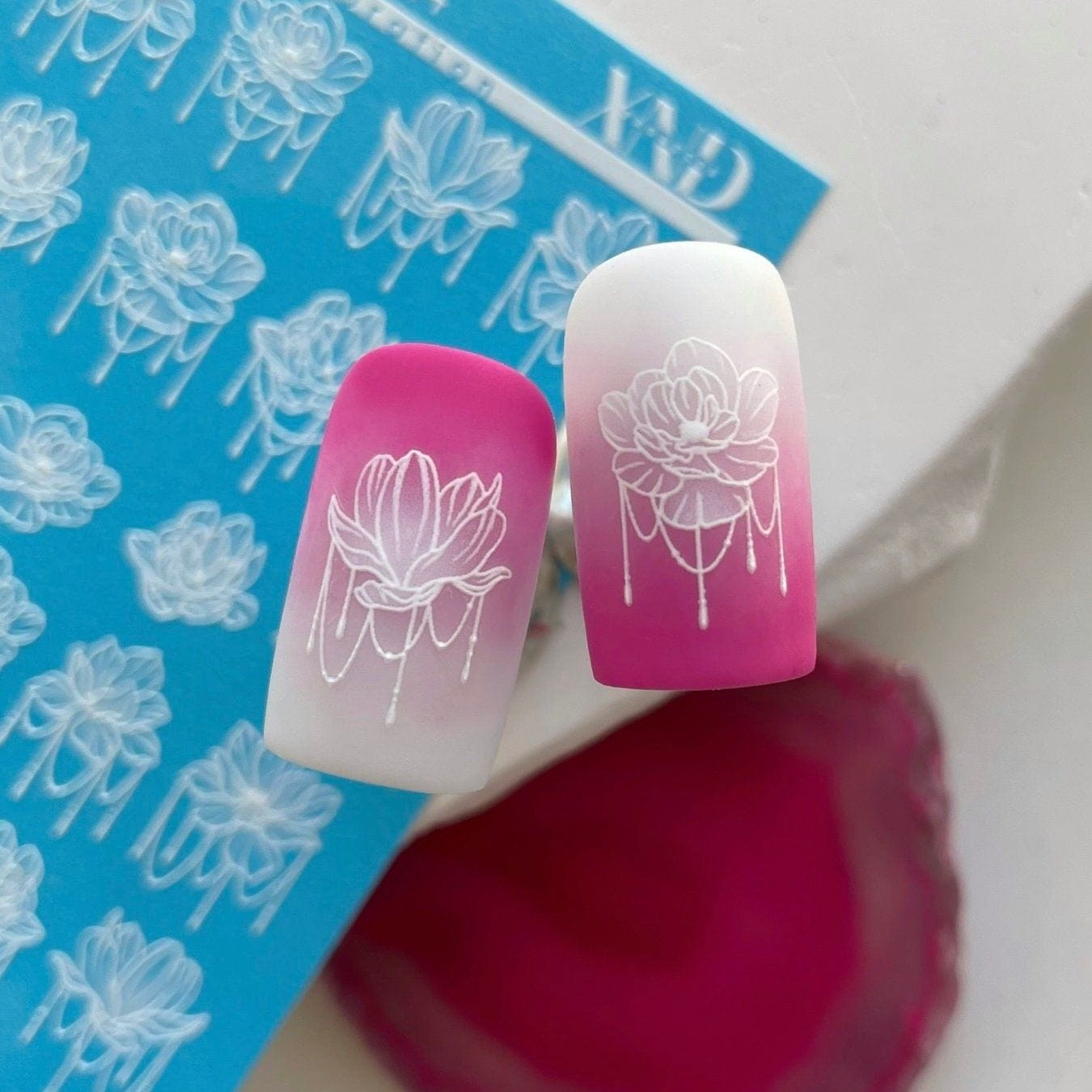 XND Products 2D Nail Decal TW-444 / Nail Decal 2D / White Elements / Floral & Plants / Lotus Flowe