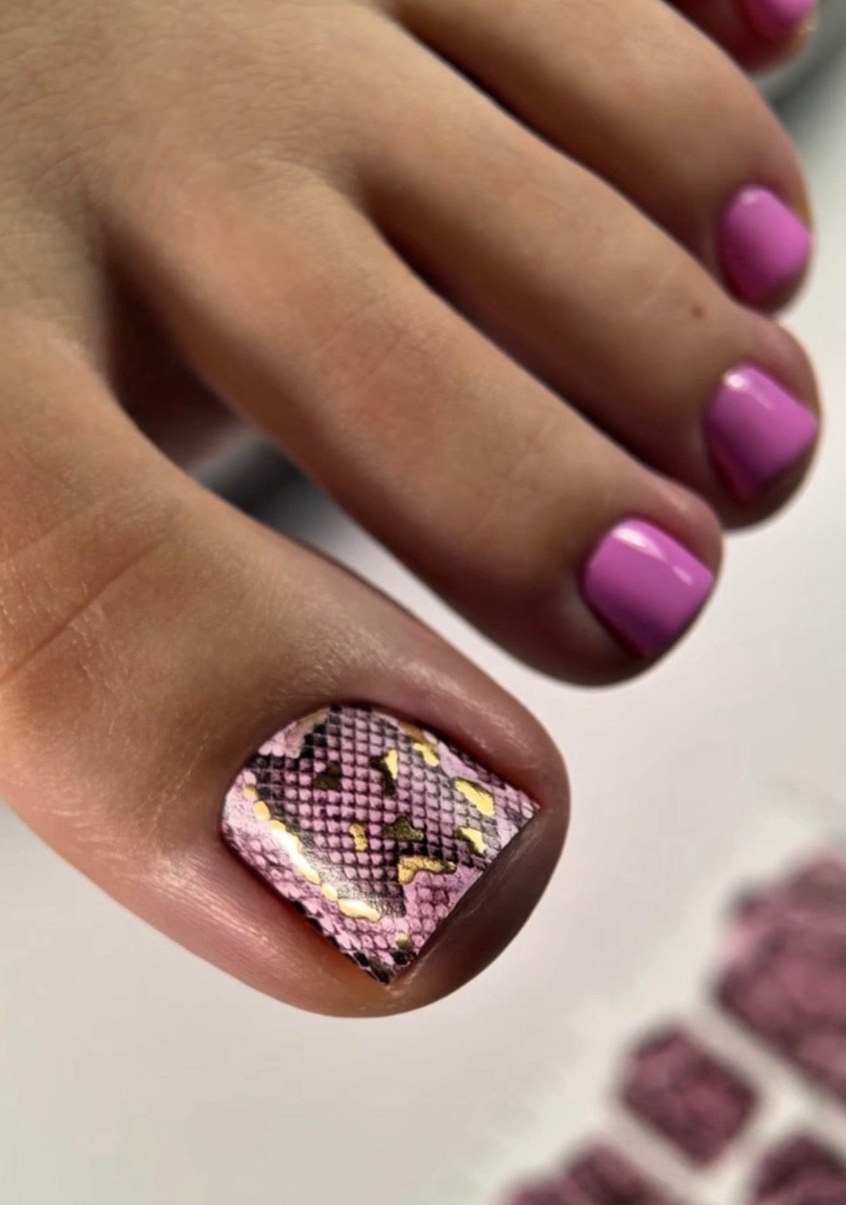 UA Slider Nail Wrap Films MWF-048 Pedicure Nail Wrap Films - Gold Foil – Full Toe Nail Art for Easy Pedicure